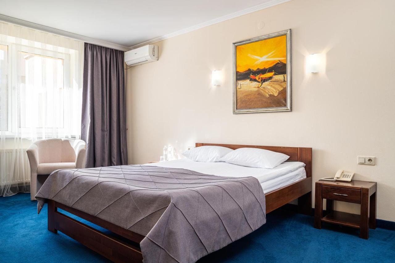 Sonata Hotel & Restaurant "Готель Соната" Lviv Luaran gambar