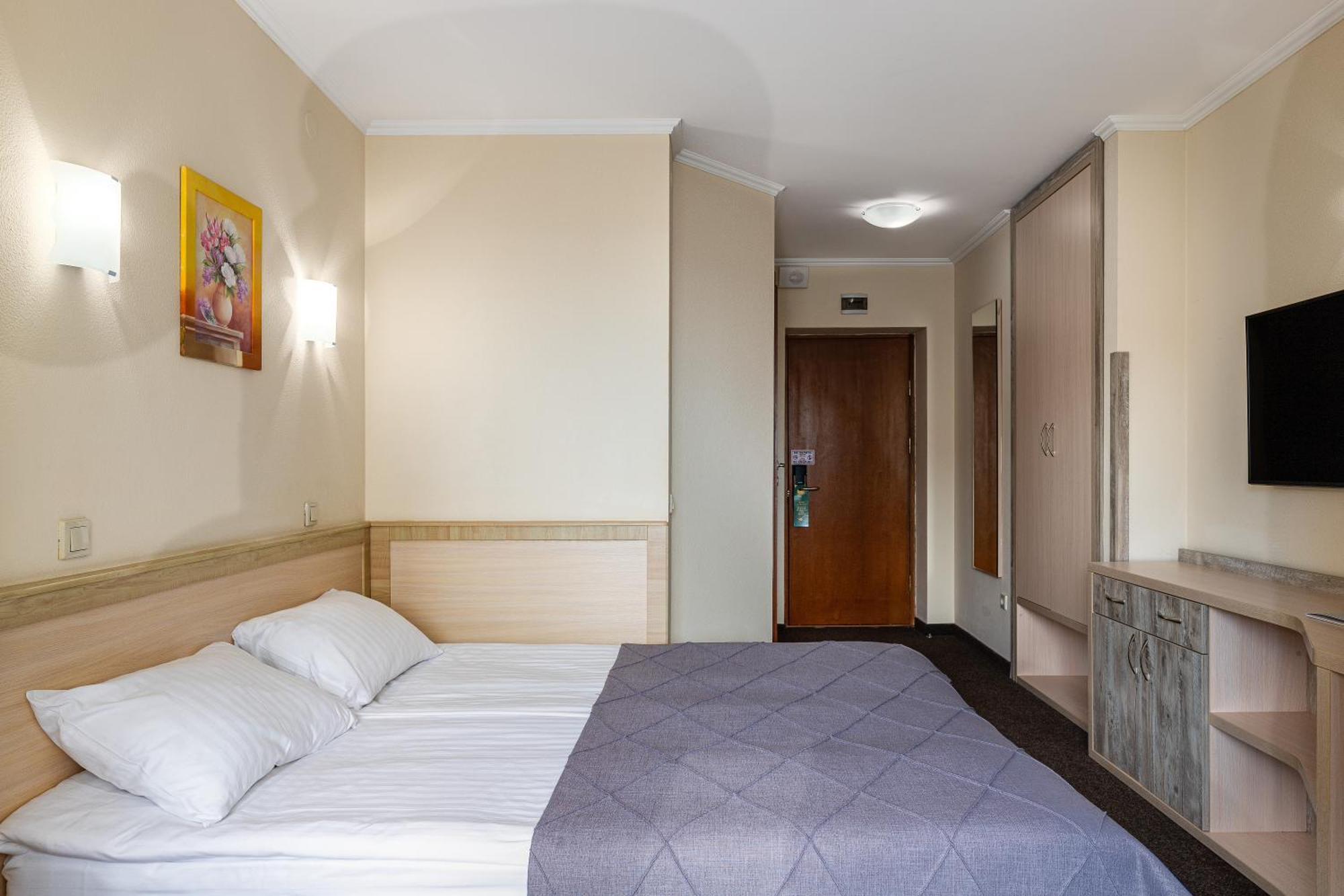 Sonata Hotel & Restaurant "Готель Соната" Lviv Bilik gambar