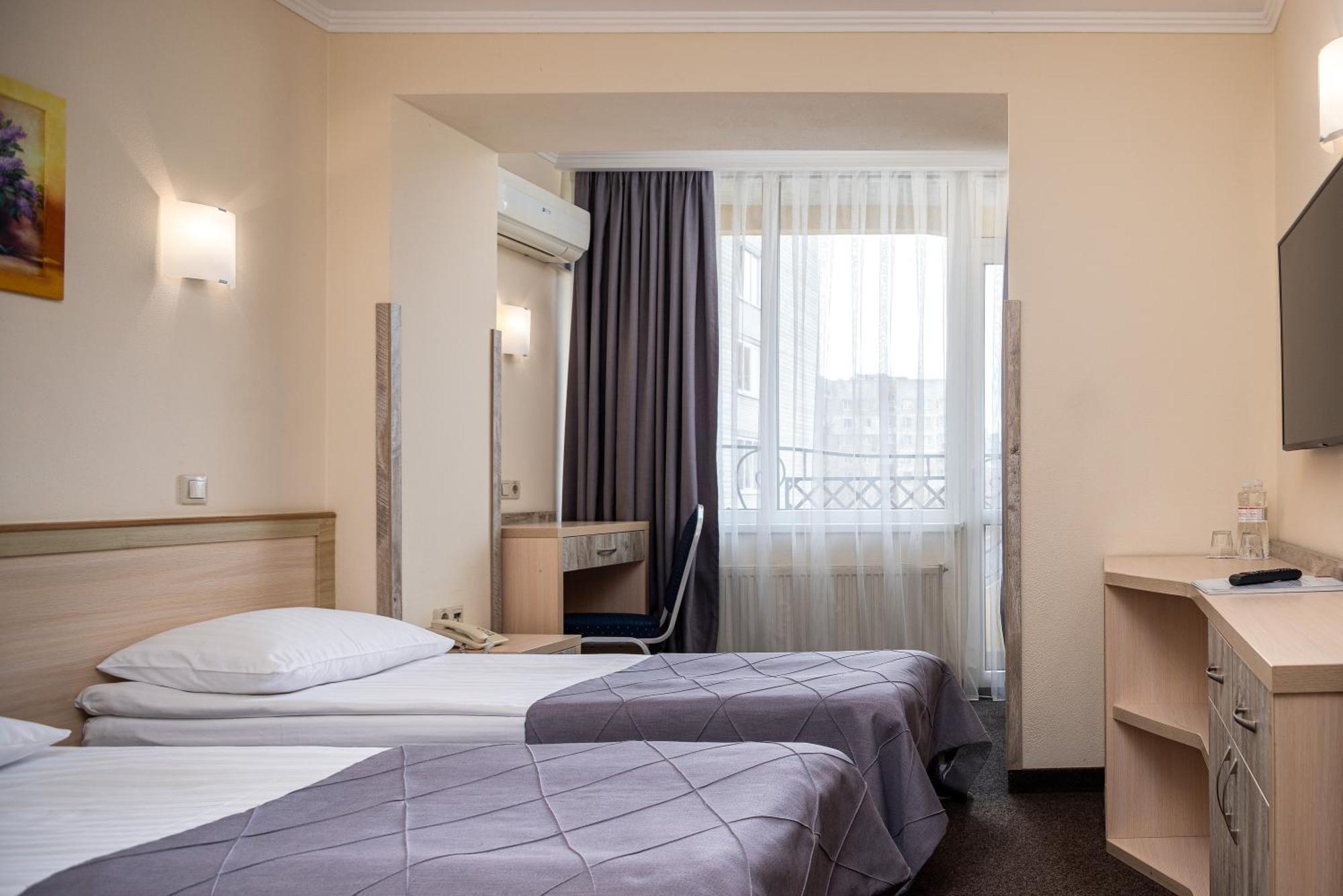 Sonata Hotel & Restaurant "Готель Соната" Lviv Bilik gambar