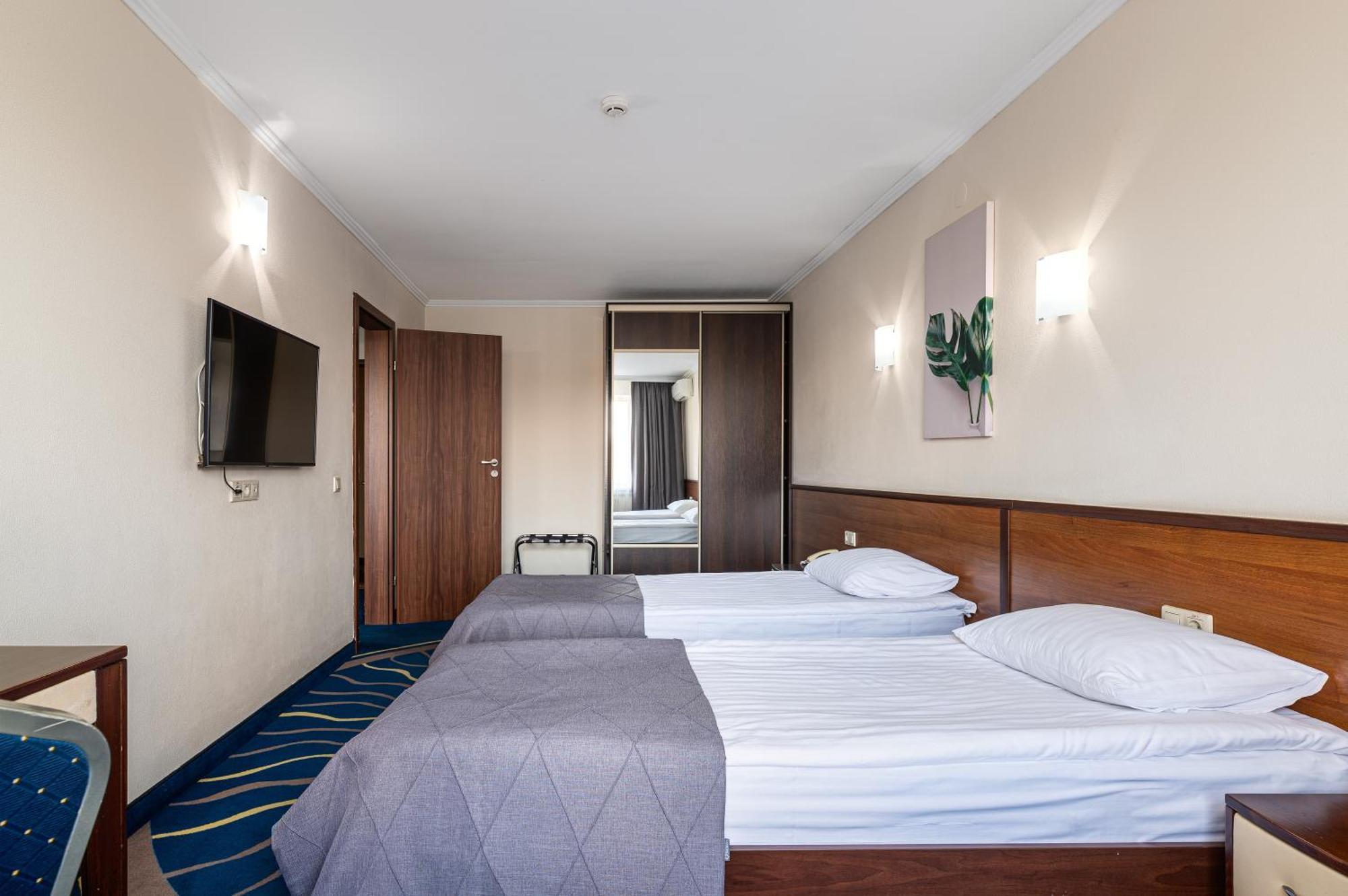 Sonata Hotel & Restaurant "Готель Соната" Lviv Bilik gambar