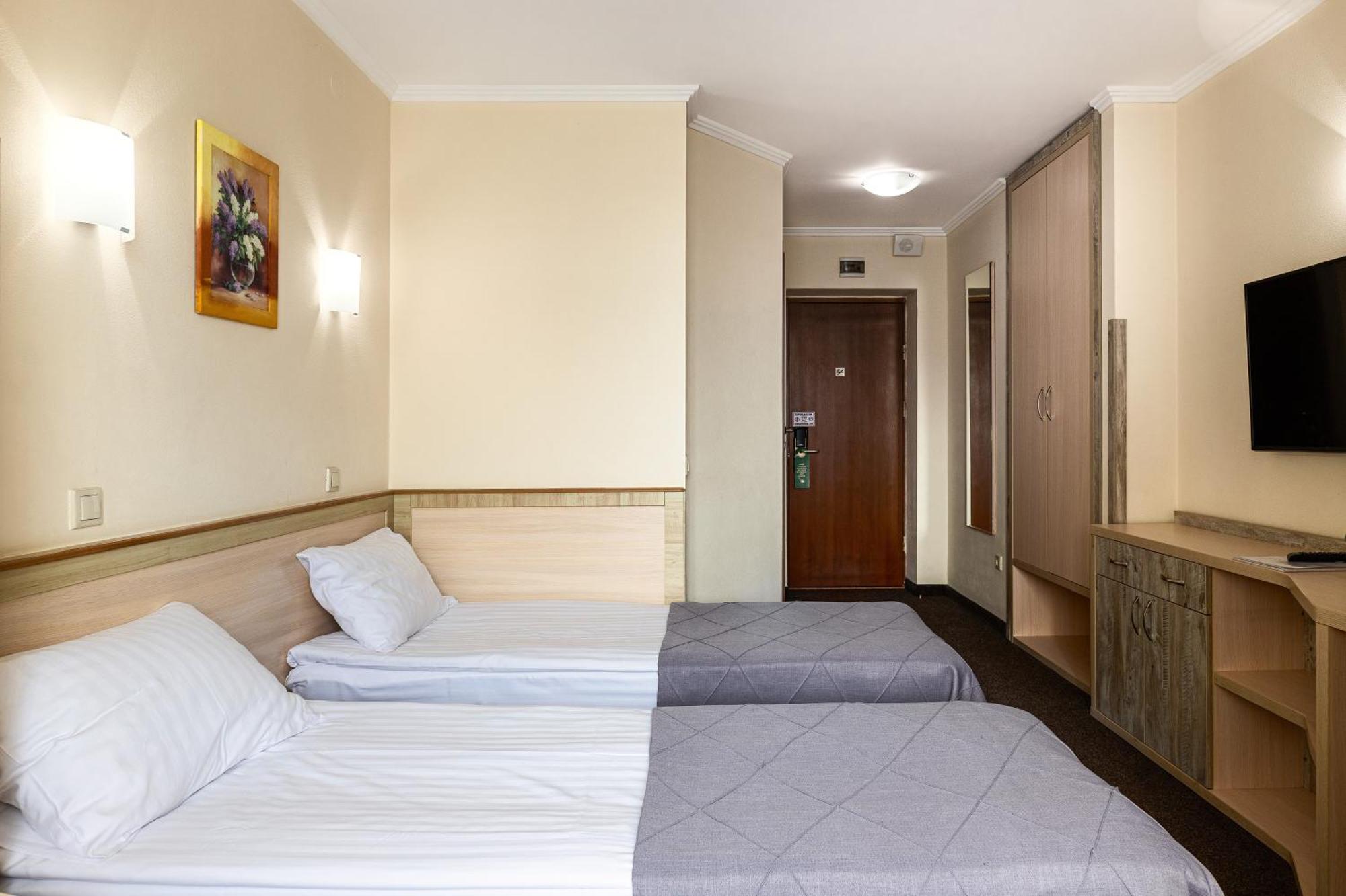 Sonata Hotel & Restaurant "Готель Соната" Lviv Bilik gambar